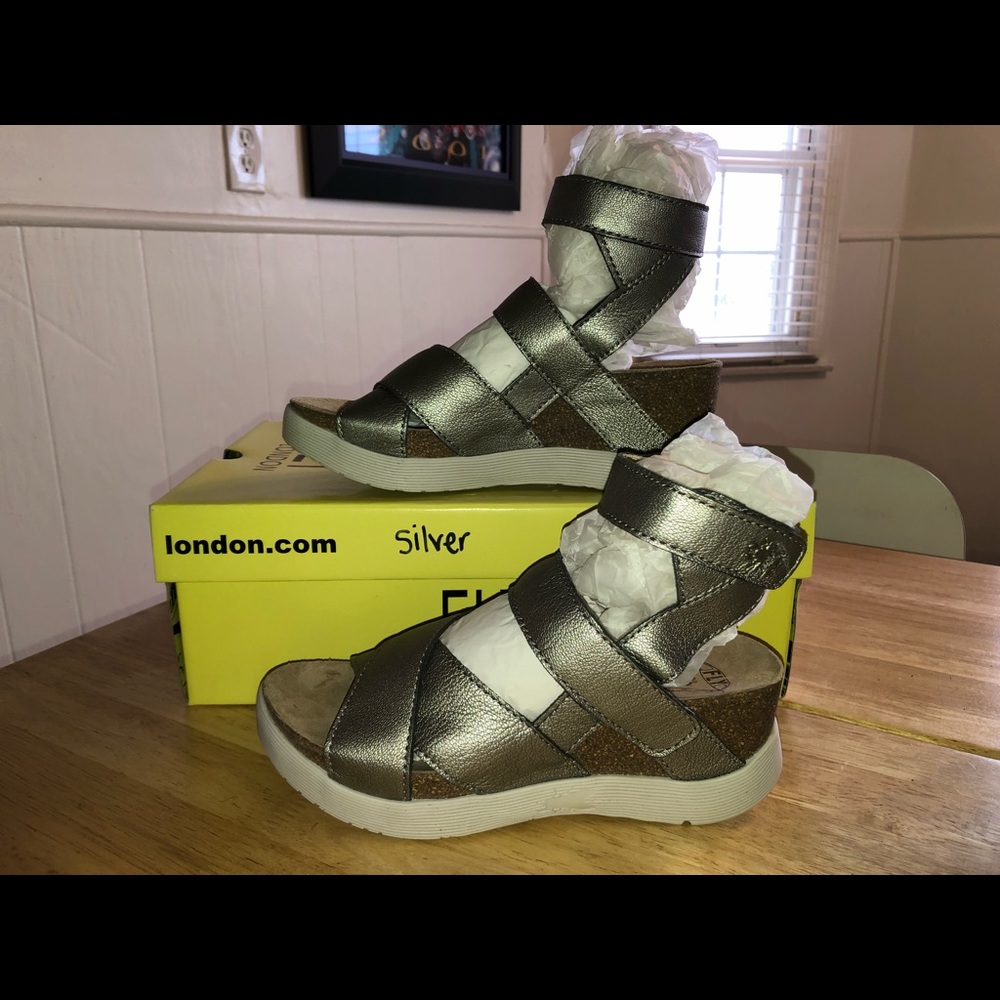 NWT Fly London Wedge 669 Borgogna Leather Sandals